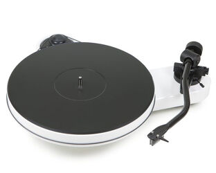 Pro-Ject RPM 3 Carbon (biały). Gramofon manualny.