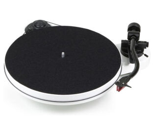 Pro-Ject RPM 1 Carbon (biały). Gramofon manualny.