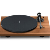 Pro-Ject E1.2 (orzech). Gramofon manualny. - 2