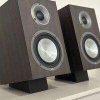 Taga Harmony TSS-10D. Postawki głośnikowe. - 2