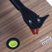 Music Hall MMF-7.3 (orzech). Gramofon manualny. - 2
