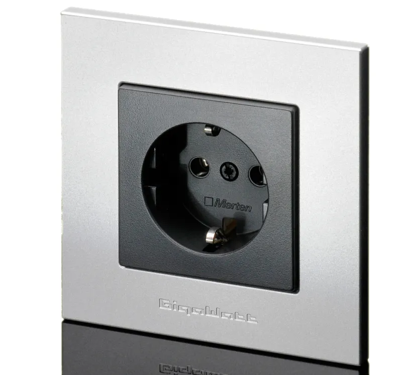 GigaWatt G-044 Schuko. Gniazdo sieciowe.